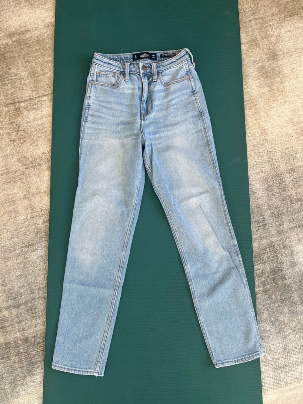 Hollister Ultra High Rise Mom Jean Size 1R W25 L27 Light Blue Wash Denim
